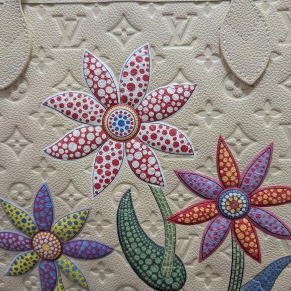 XL FASHION Tote in a Gorgeous and Stunning Cream Genuine Leather with POUCH! - Picture 3 of 14